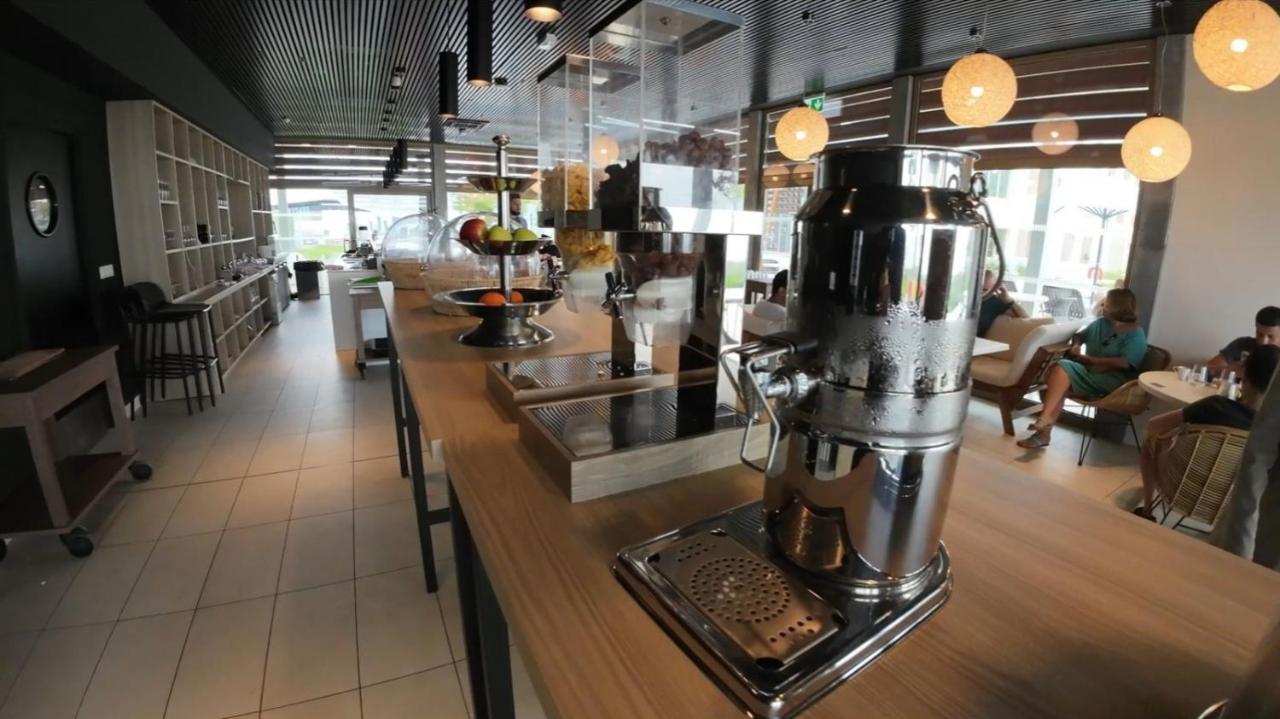 Ibis Styles Mayotte Aéroport Pamandzi Esterno foto